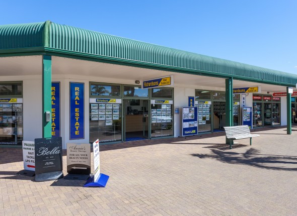 Richardsons pauanui shop front